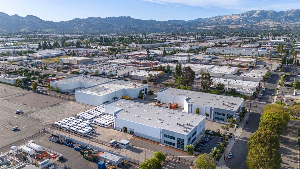 More Photos Of 9031 N Lurline Ave, Chatsworth Distribution For Lease