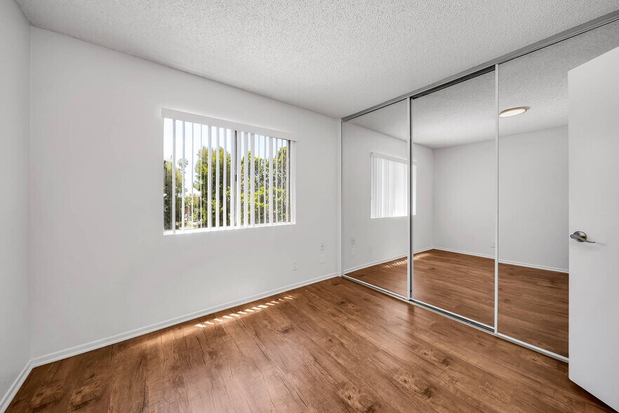 More Photos Of 1320 N Sycamore Ave, Los Angeles Apartments For Sale