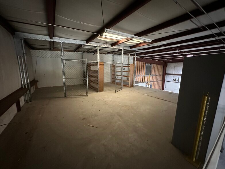 More Photos Of 5911 Echo Dr, Knoxville Warehouse For Lease