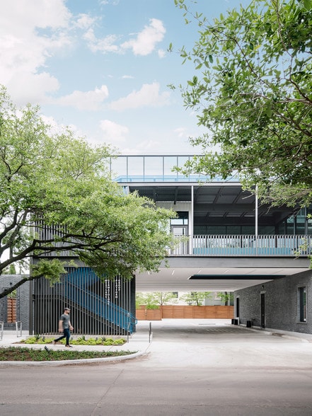 More Photos Of 2132 Bissonnet St, Houston Office For Lease