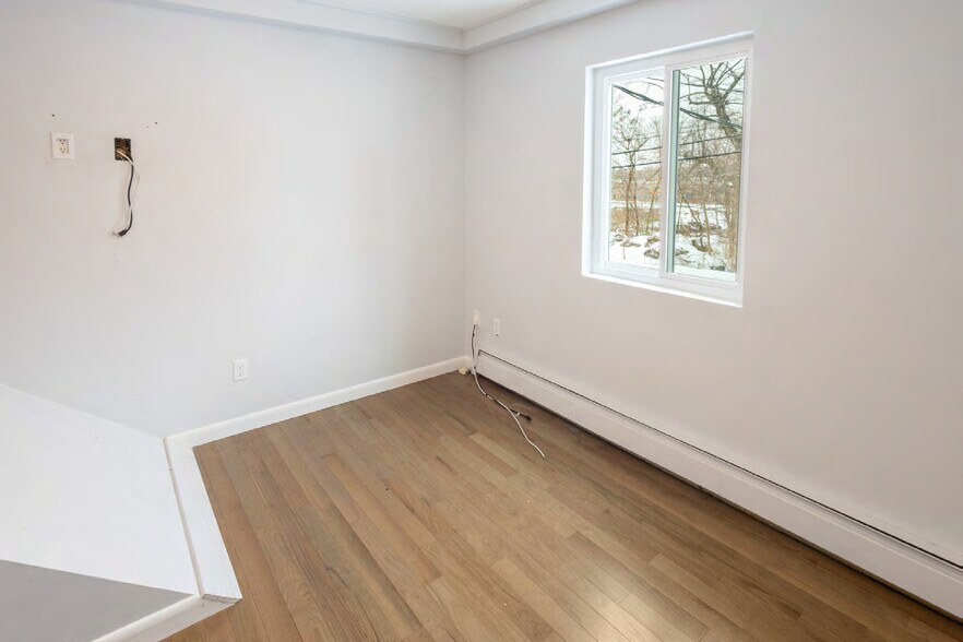More Photos Of 5 Pond Rd, Harvard Flex For Sale