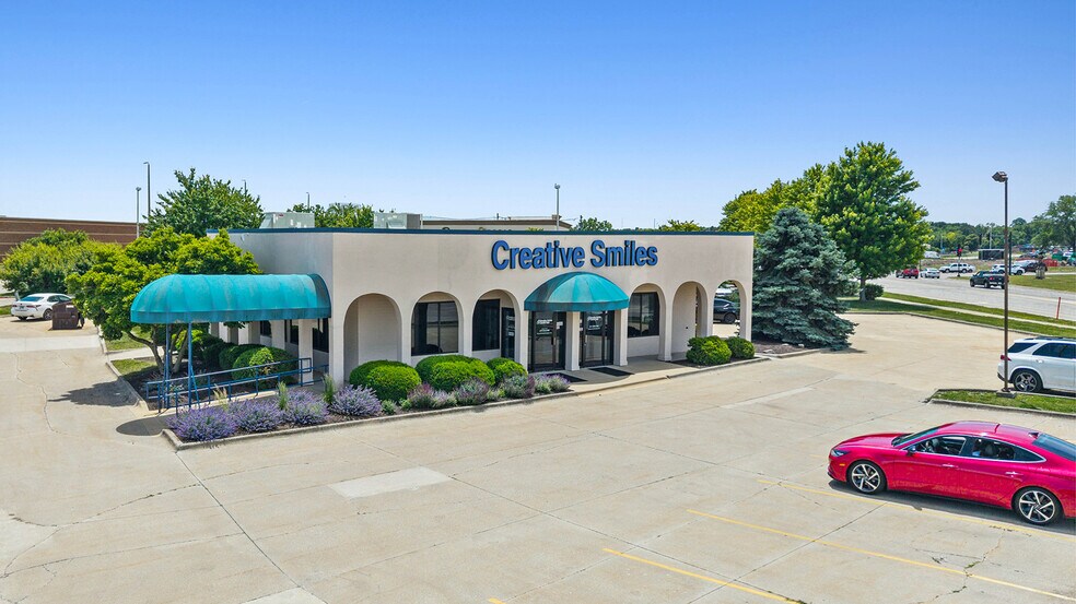 More Photos Of 1905 Convenience Pl, Champaign Medical For Sale