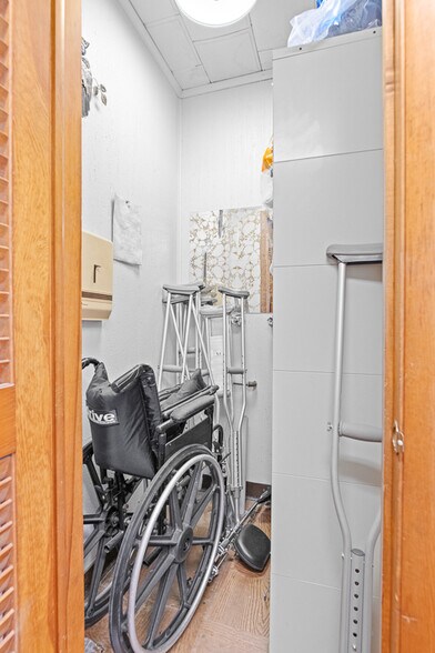 More Photos Of 293 N Ellsworth Ave, Salem Medical For Sale