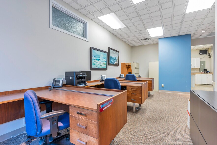 More Photos Of 1120 Westwood St, Coquitlam Office For Sale