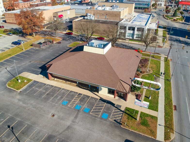 More Photos Of 100 W Washington St, New Castle Restaurant For Lease