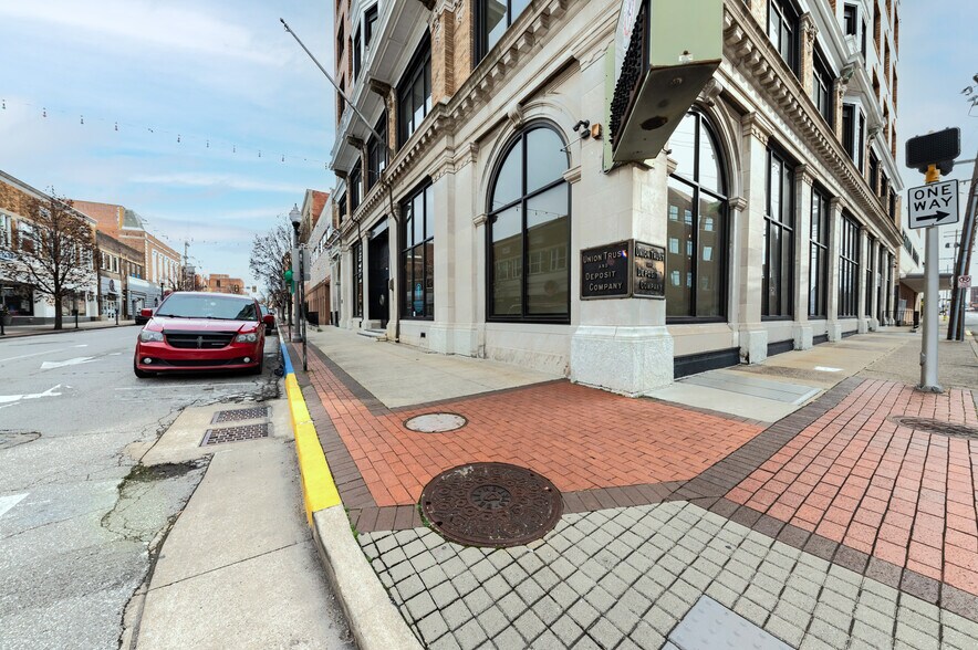 More Photos Of 700 Market St, Parkersburg Office For Lease
