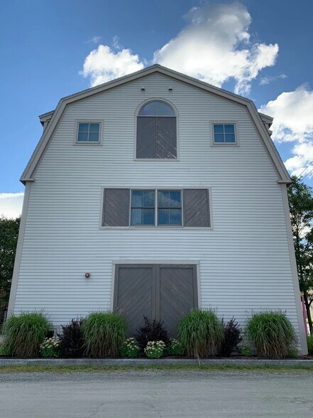 More Photos Of 1940 Mountain Rd, Stowe Office Residential For Lease