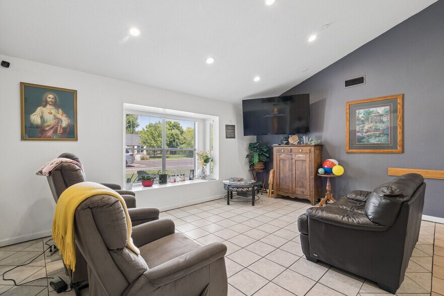 More Photos Of 1707 E Citation Ln, Tempe Assisted Living For Sale