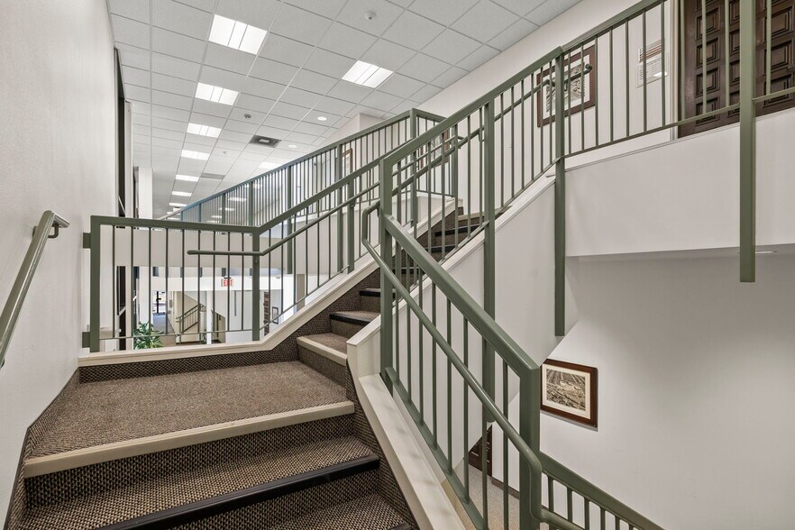 More Photos Of 2580-2590 E Main St, Ventura Loft Creative Space For Lease