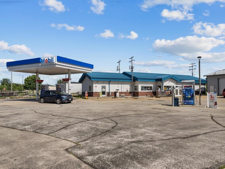 More Photos Of 790 Wolf Rd, Random Lake Service Station For Sale
