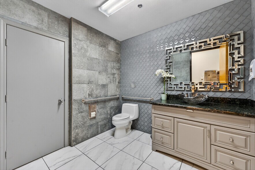 More Photos Of 15810 S 45th St, Phoenix Medical For Sale