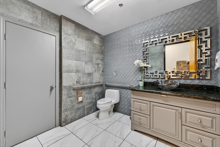 More Photos Of 15810 S 45th St, Phoenix Medical For Sale