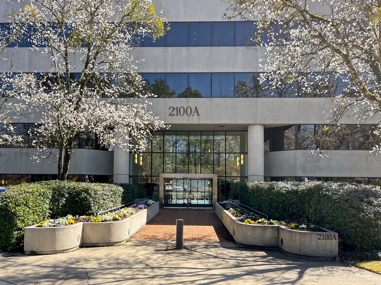 More Photos Of 2000-2100 SouthBridge Pky, Birmingham Coworking Space