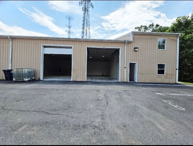 Primary Photo Of 44-46 Albe Dr, Newark Warehouse For Lease