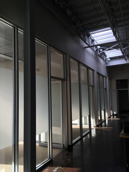 More Photos Of 1202 Dragon St, Dallas Flex For Lease