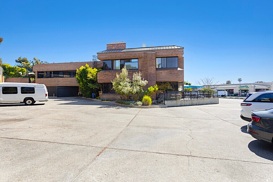 More Photos Of 915 Camino del Mar, Del Mar Office Residential For Lease