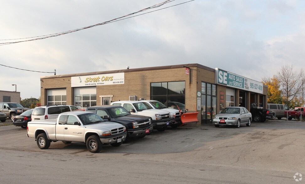 Primary Photo Of 1502 Speers Rd, Oakville Auto Repair For Lease