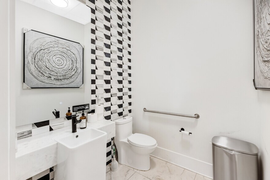 More Photos Of 12870 US Hwy 98, Miramar Beach Showroom For Sale