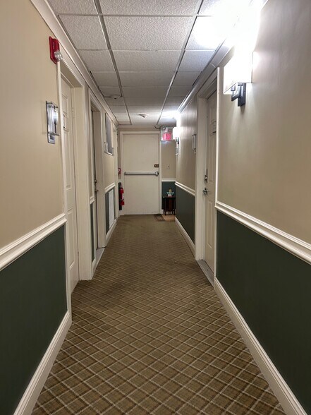 More Photos Of 715-725 Elm St, Winnetka Storefront Retail Residential For Lease