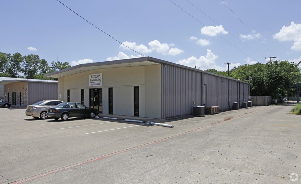 More Photos Of 2421 Thomas Rd, Haltom City Warehouse For Sale