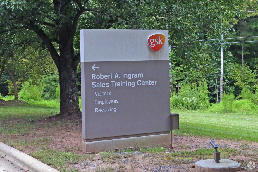 More Photos Of 40 Moore Dr, Durham Unknown For Lease