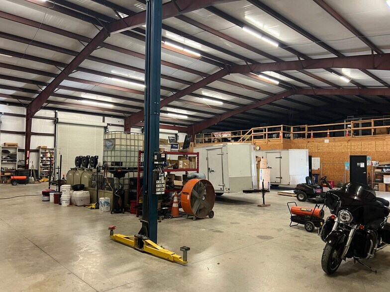 More Photos Of 2436 County Road 311, Jarrell Flex For Lease