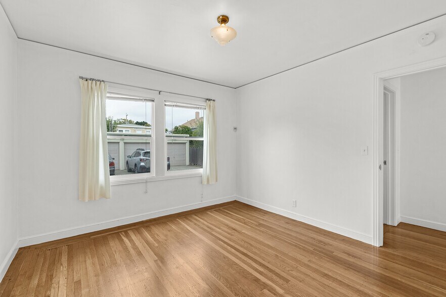 More Photos Of 476 42nd St, Oakland Apartments For Sale