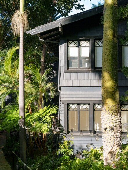 More Photos Of 1908 Hillcrest Rd, Los Angeles Apartments For Sale