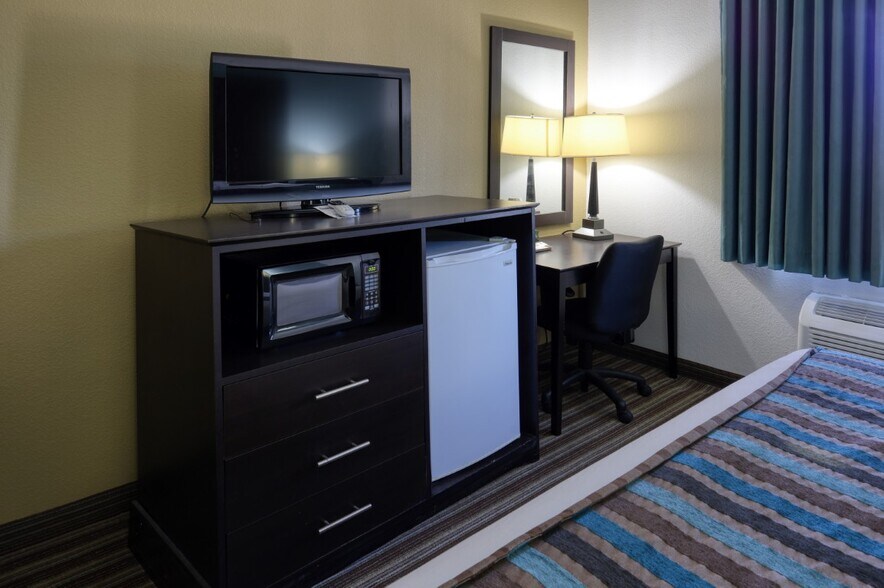 More Photos Of 2209 Highway 290 E, Brenham Hotel For Sale