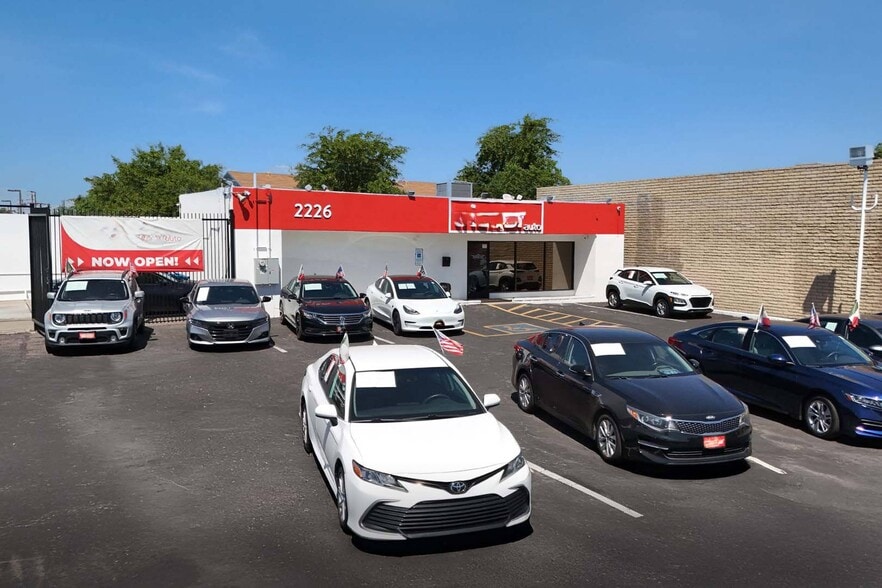 Primary Photo Of 2226 W Camelback Rd, Phoenix Auto Dealership For Lease