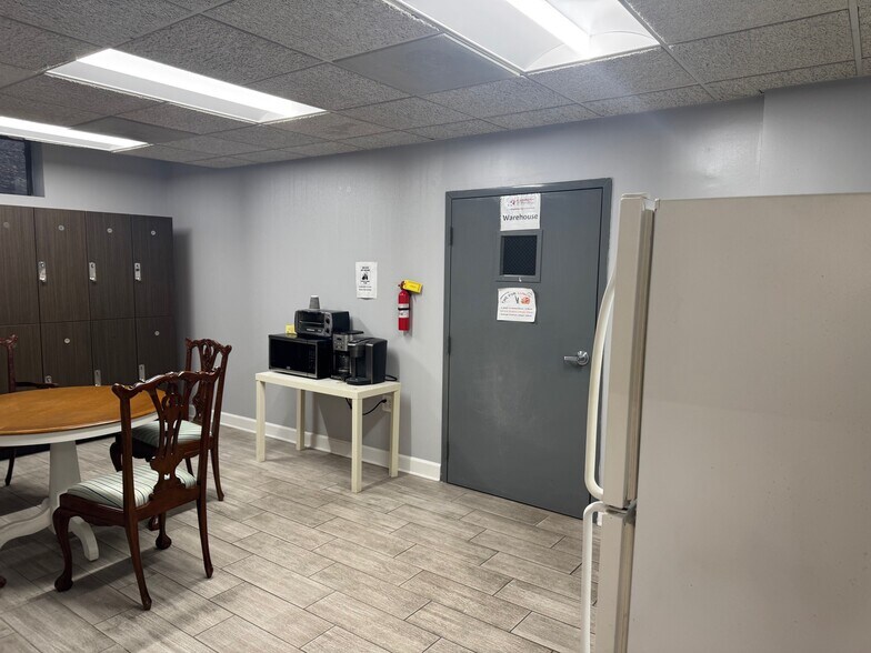 More Photos Of 7905 Kincannon Pl, Lorton Warehouse For Sale