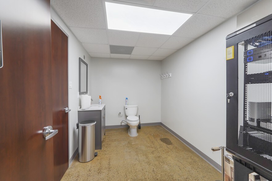 More Photos Of 6551 Calder Dr, Dickinson Warehouse For Sale