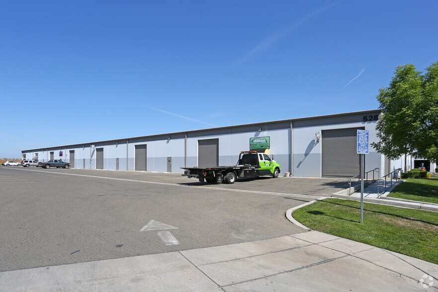 More Photos Of 528 Noble St, Madera Warehouse For Lease