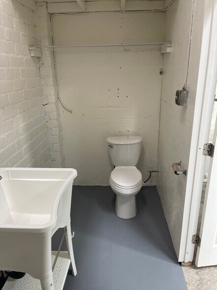 More Photos Of 3431 E 15th St, Los Angeles Manufacturing For Sale