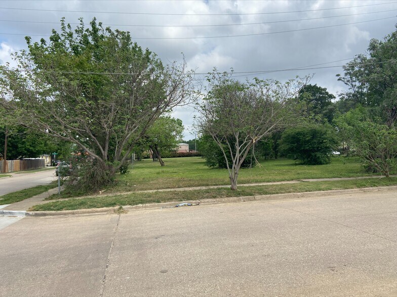 More Photos Of 838 McBroom St, Dallas Land For Sale