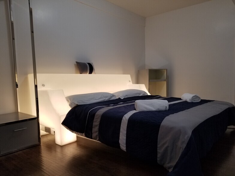 More Photos Of 910 E Sahara Ave, Las Vegas Loft Creative Space For Lease