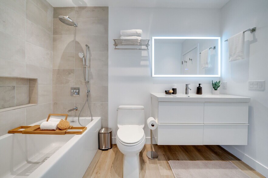 More Photos Of 2602 Pacific Ave, Venice Apartments For Sale