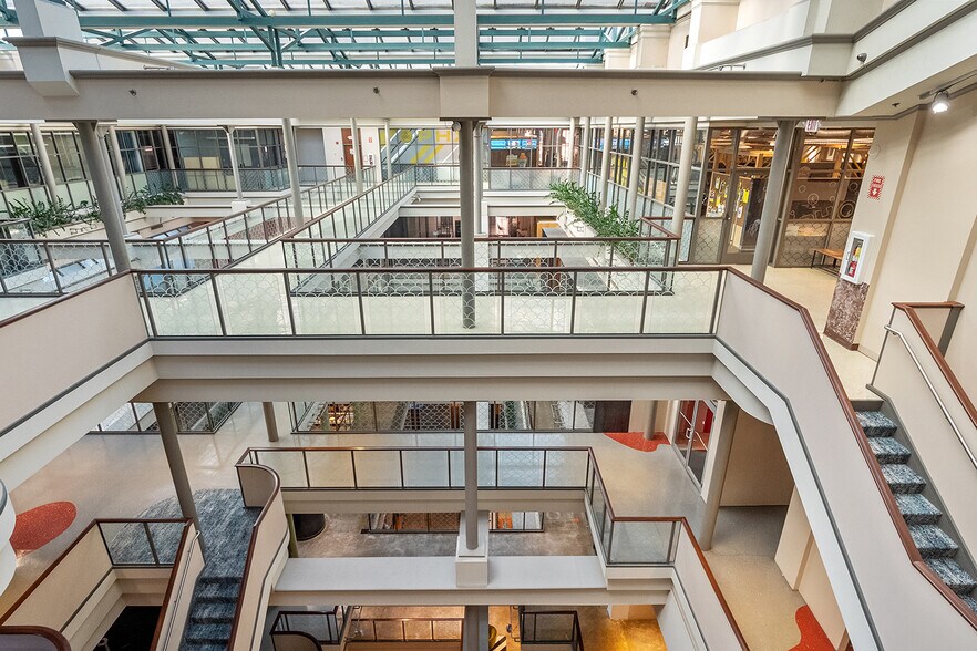 More Photos Of 555 Washington Ave, Saint Louis Office For Lease