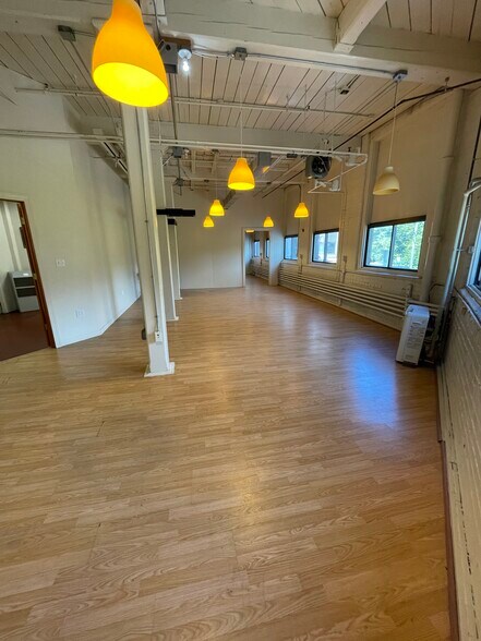 More Photos Of 15 N Washington St, Plainville Manufacturing For Sale