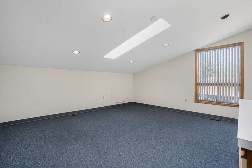 More Photos Of 24 Salt Pond Rd, Wakefield Medical For Sale