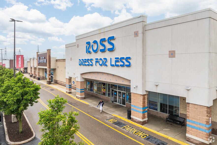 More Photos Of 2400-2470 Chemical Rd, Plymouth Meeting General Retail For Lease