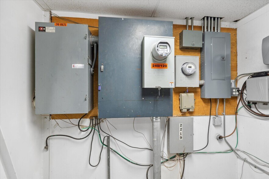 More Photos Of 605 Industrial Pky, Saint Croix Falls Manufacturing For Lease