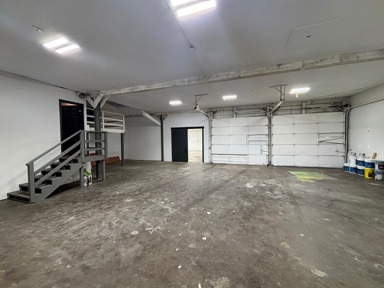 More Photos Of 446 McClaine St, Silverton Warehouse For Lease