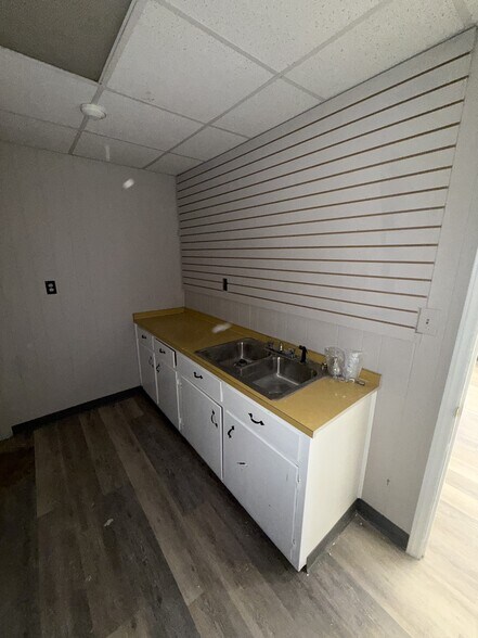 More Photos Of , Eden General Retail For Sale