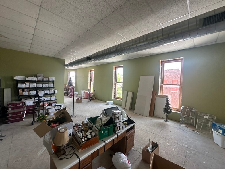 More Photos Of 731 12th St, Belle Plaine General Retail For Sale