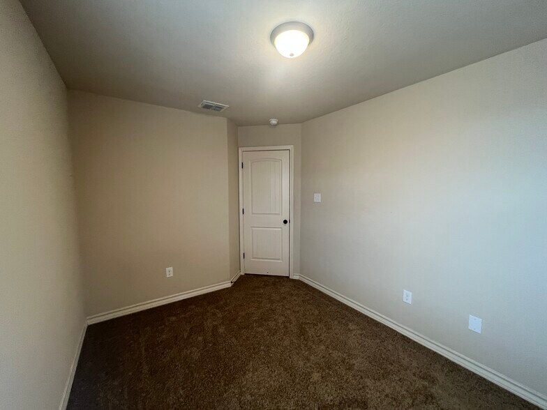 More Photos Of 7014 Donovan Way, San Antonio Apartments For Sale
