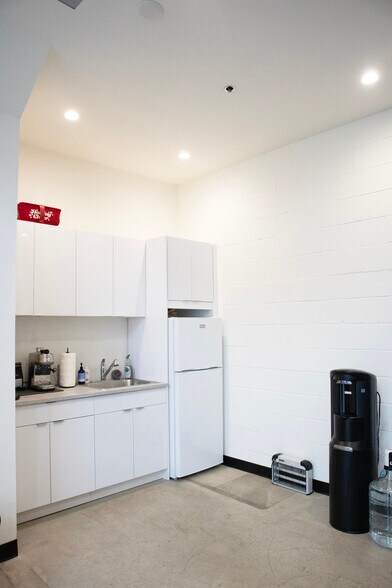 More Photos Of 1633-1639 Electric Ave, Venice Light Manufacturing For Lease