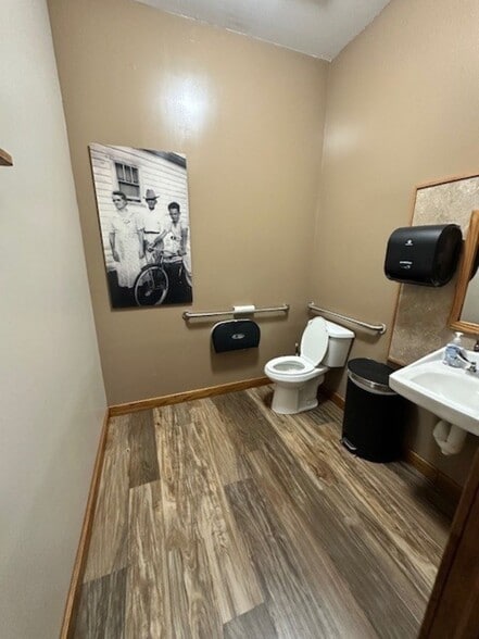 More Photos Of 419 W Broadway St, Muskogee Office For Lease