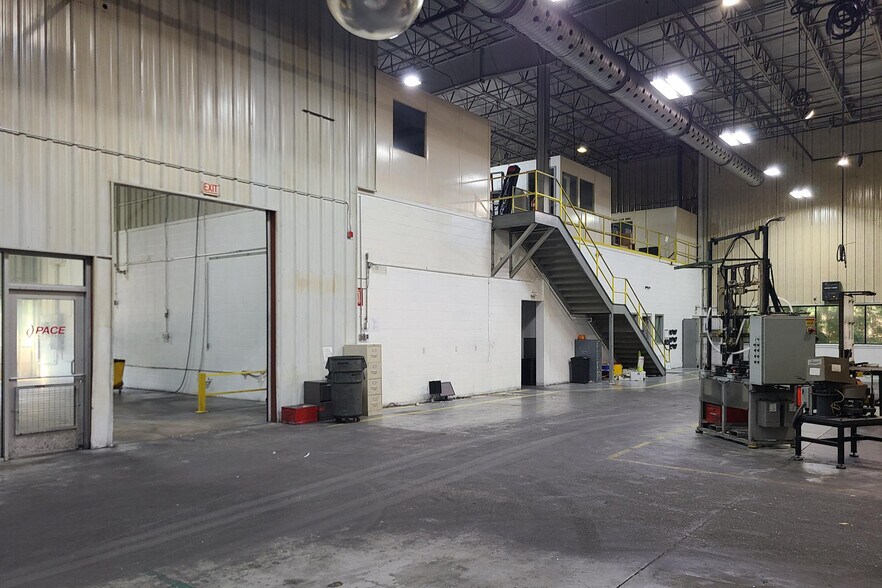 More Photos Of 711 E Porter Rd, Muskegon Manufacturing For Lease