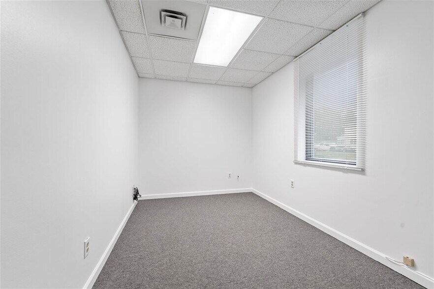 More Photos Of 616 NW 1st St, Richmond Industrial For Sale